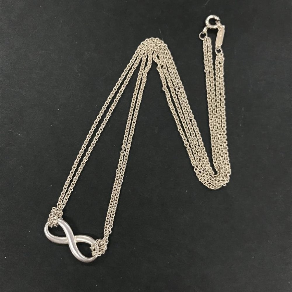 - TIFFANY&CO. Silver 925 Infinity Eternity Figure Eight Pendant Necklace /…